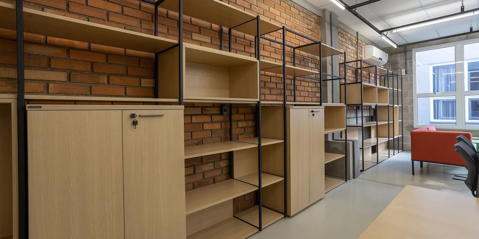 Montagem e realocação de mobiliário corporativo